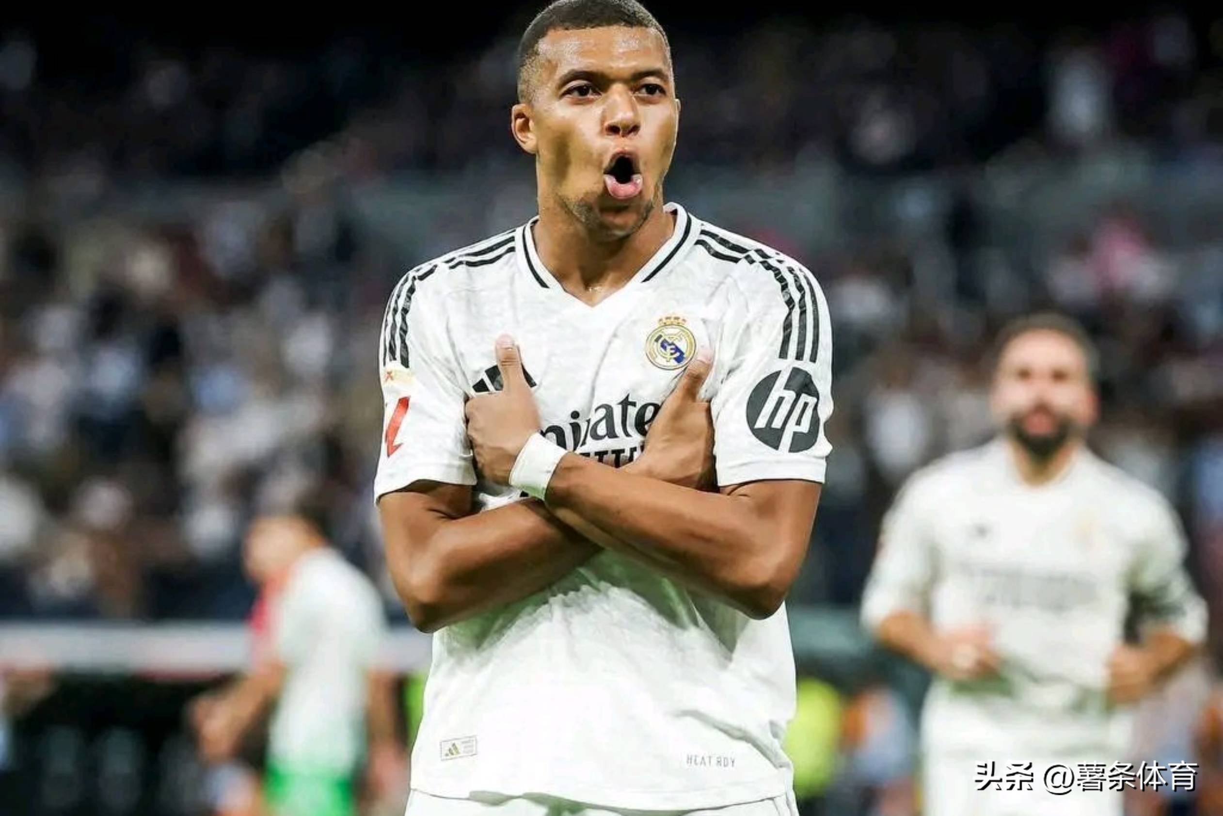 关于姆巴佩重伤倒地，皇马全队围拢祈祷，场面感人的信息