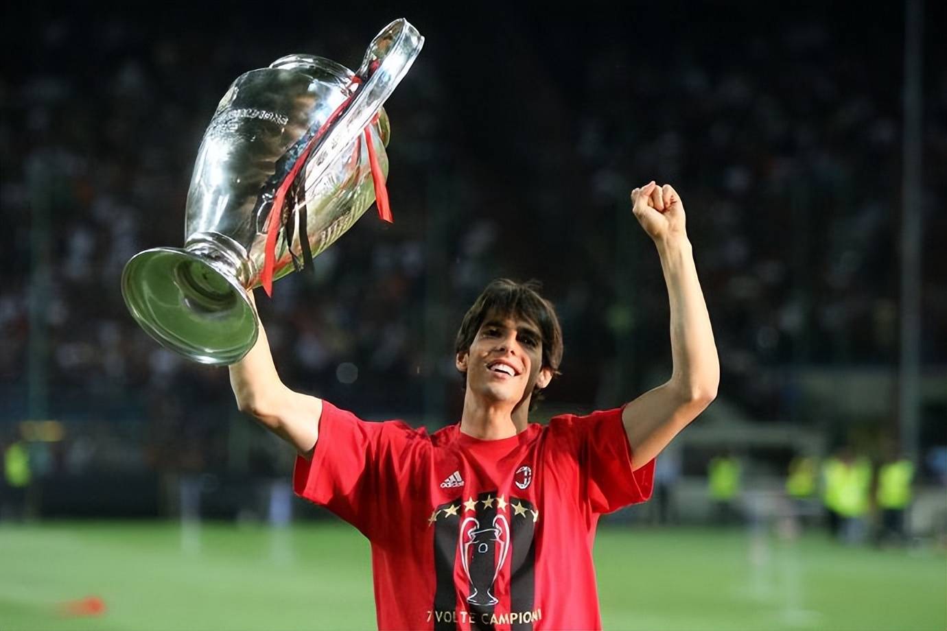 格列兹曼传射建功，AC米兰新星横空出世，场边球探频频记笔记的简单介绍