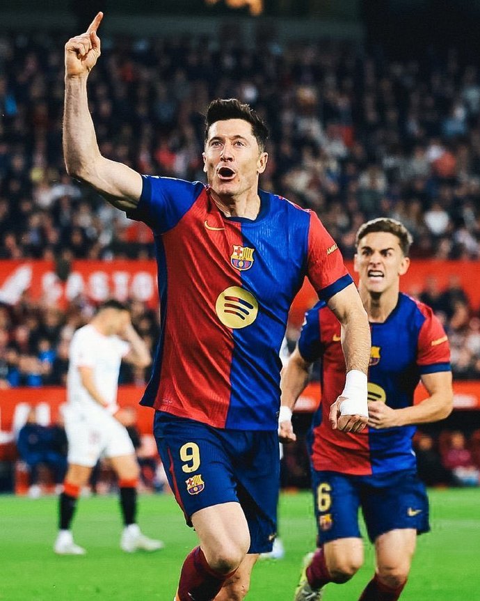 包含莱万多夫斯基迎来十五赛季高光表现，皇家马德里球迷沸腾！的词条