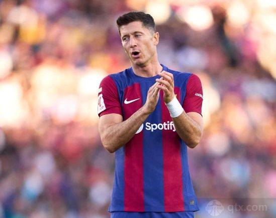  莱万多夫斯基在中国队比赛中逆转，关键助攻引发热议！